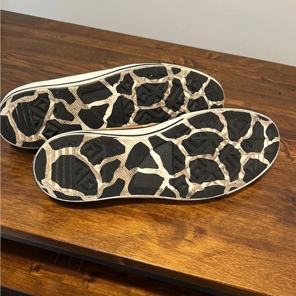 Giraffe Print Converse - Picture 3 of 3